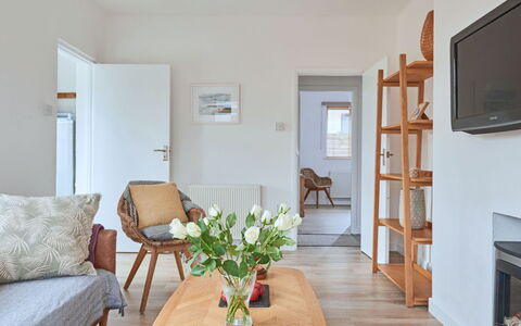 Templemore: Furniture, Interior Design, Flooring, Wall, Floor, Wood, Room, Ceiling, Living Room, Couch