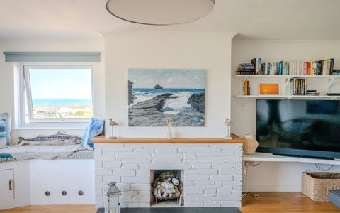 Trecane: Furniture, Interior Design, Flooring, Floor, Ceiling, Room, Lighting, Living Room, Television, Picture Frame