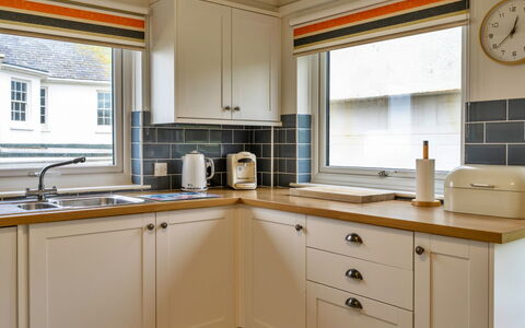 Trecane: Kitchen, Countertop, Interior Design, Kitchen Appliance, Cabinetry, Wood, Flooring, Major Appliance, Ceiling, Lighting