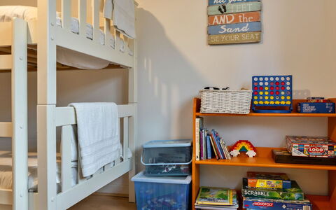Trecane: Furniture, Bunk Bed, Interior Design, Wood, Bedroom, Flooring, Bed, Floor, Bedding, Room