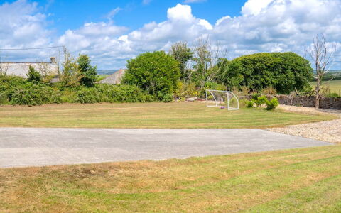 Rosemary Cottage at Widemouth Bay: Sky, Daytime, Grass, Cloud, Plain, Grassland, Land Lot, Rural Area, Lawn, Cumulus