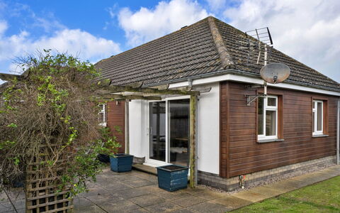 Gwelmor: Building, Roof, Window, House, Wood, Home, Door, Cottage, Architecture, Residential Area