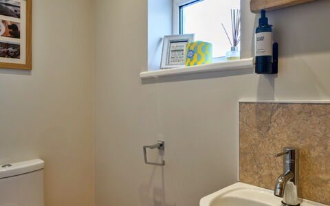 Gwelmor: Plumbing Fixture, Wall, Bathroom, Bathroom Sink, Flooring, Interior Design, Floor, Plumbing, Tap, Sink