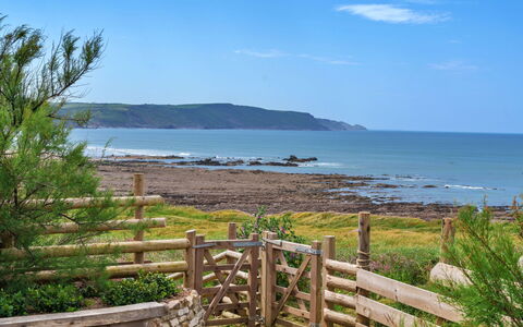 Manderley: Body Of Water, Coast, Coastal And Oceanic Landforms, Horizon, Sea, Shore, Beach, Ocean, Bank, Bay