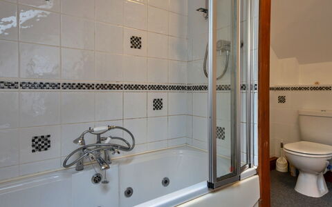 Roost, Quinceborough Farm: Bathroom, Plumbing Fixture, Bathtub, Interior Design, Flooring, Tap, Floor, Plumbing, Sink, Room