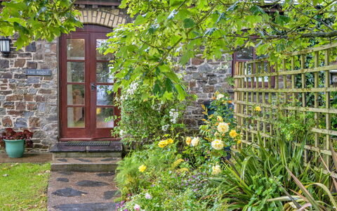 Roost, Quinceborough Farm: Wall, Green, Flower, Shrub, Garden, Cottage, Spring, Brick, Groundcover