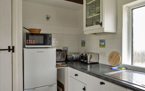 Mucklow, Quinceborough Farm: Kitchen, Kitchen Appliance, Major Appliance, Countertop, Interior Design, Wood, Cabinetry, Flooring, Home Appliance, Room