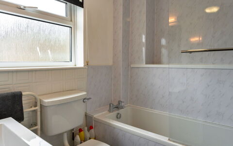 Mucklow, Quinceborough Farm: Bathtub, Bathroom, Plumbing Fixture, Interior Design, Floor, Plumbing, Flooring, Tap, Tile, Room