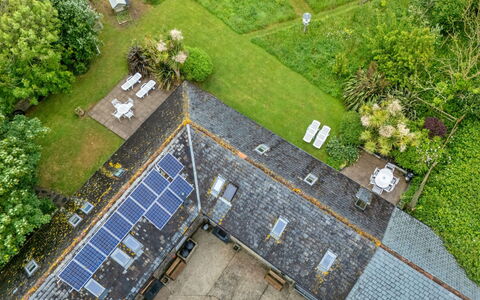 Goose, Quinceborough Farm: Roof, Residential Area, Land Lot, Home, Garden, Estate, Groundcover, Cottage, Landscaping, Bird'S-Eye View