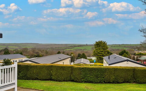 Pine Forest Lodge: Landscape, Shrub, Residential Area, Roof, Land Lot, Plain, Estate, Garden, Cottage, Lawn