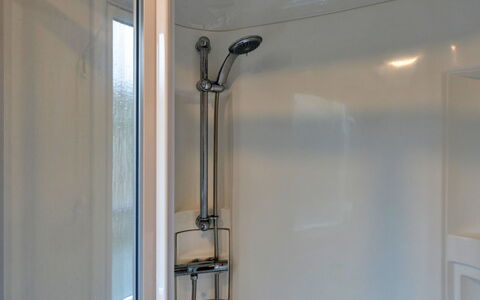 Pine Forest Lodge: Wall, Plumbing Fixture, Interior Design, Plumbing, Glass, Bathroom, Tap, Shower Panel, Shower Head