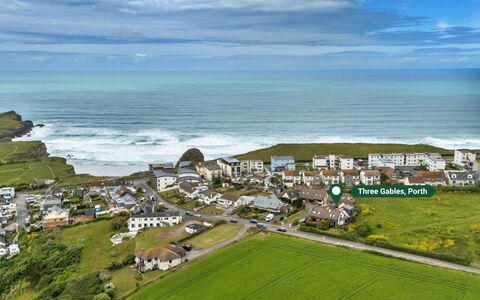 Three Gables: Coast, Residential Area, Landscape, Sea, Aerial Photography, Bird'S-Eye View, Coastal And Oceanic Landforms, Land Lot, Ocean, Suburb