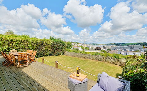 Lansdowne: Sky, Shrub, Cloud, Garden, Landscaping, Eco Hotel, Cumulus, Resort, Outdoor Furniture, Villa