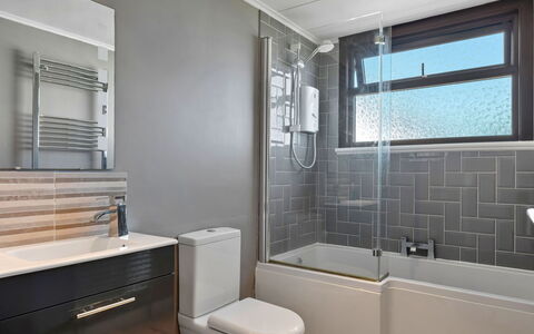 Michel: Bathroom, Plumbing Fixture, Flooring, Interior Design, Floor, Sink, Plumbing, Tap, Bathtub, Tile