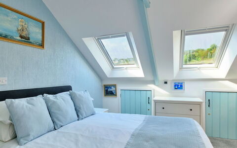 Agan Chi: Bedroom, Wood, Interior Design, Ceiling, Bed, Floor, Lighting, Flooring, Room, Furniture