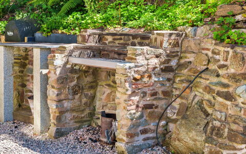 The Old Vicarage: Rock, Stone Wall, Groundcover, Flagstone, Garden, Bedrock, Landscaping, Cobblestone