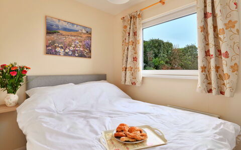 Looe Valley View: Furniture, Bedroom, Interior Design, Bed, Bed Sheet, Linens, Home, Bedding, Apartment, Throw Pillow