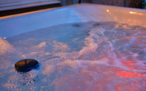 Toblerone Lodge: Bathtub, Plumbing Fixture, Jacuzzi, Bathroom, Plumbing