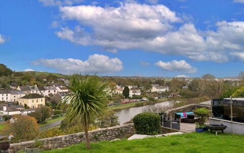 High Cross House: Sky, Shrub, Garden, Landscaping, Suburb, Cumulus, Reservoir, Meteorological Phenomenon