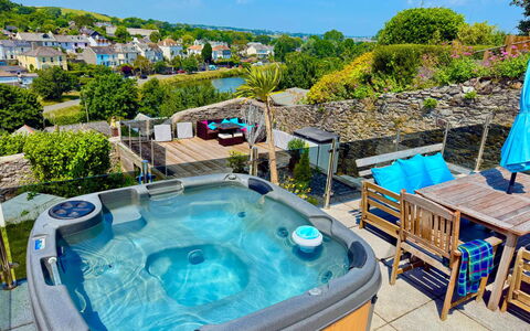 High Cross House: Swimming Pool, Resort, Eco Hotel, Landscaping, Resort Town, Hotel, Umbrella, Villa