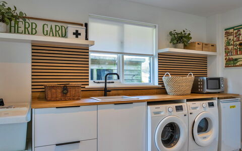 Thyme Bank: Wood, Interior Design, Kitchen, Flooring, Countertop, Room, Major Appliance, Cabinetry, Home Appliance, Laundry Room