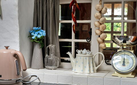 Okehampton 619: Tableware, Serveware, Interior Design, Kitchen Appliance, Teapot, Porcelain, Furniture, Cup, Kitchen