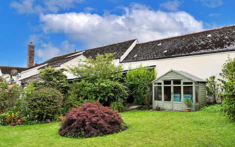 Okehampton 619: Grass, Shrub, House, Roof, Garden, Home, Cottage, Land Lot, Lawn