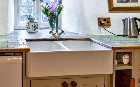 Syncocks Farm Cottage: Kitchen Sink, Plumbing Fixture, Kitchen, Sink, Countertop, Tap, Flooring, Plumbing, Interior Design, Cabinetry