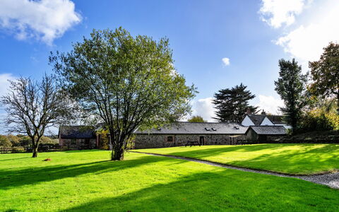 Tarka'S Holt Log Cabin, Stowford: Grass, Tree, Branch, Leaf, Shrub, House, Grassland, Landscape, Plain, Home