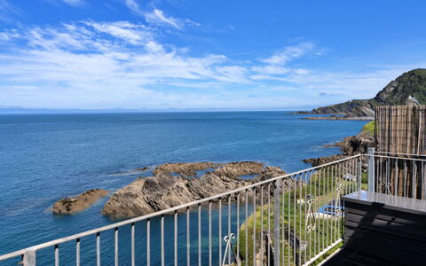Sea Views Apartment in Ilfracombe: Coast, Sea, Coastal And Oceanic Landforms, Terrain, Ocean, Shore, Promontory, Headland, Bay