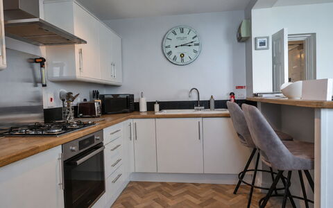 Sea Views Apartment in Ilfracombe: Furniture, Interior Design, Flooring, Cabinetry, Wood, Countertop, Floor, Kitchen, Room, Major Appliance