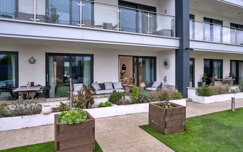 Plymouth City Apartment 15: Apartment, Balcony, Landscaping, Walkway, Courtyard