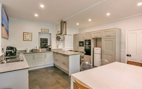 Wallingbrook Lodge: Kitchen, Cabinetry, Countertop, Interior Design, Kitchen Appliance, Furniture, Flooring, Floor, Wood, Major Appliance