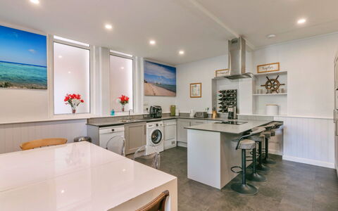 Wallingbrook Lodge: Interior Design, Flooring, Countertop, Ceiling, Wood, Floor, Kitchen, Furniture, Cabinetry, Kitchen Appliance