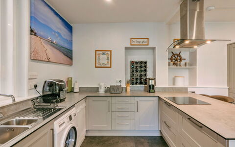 Wallingbrook Lodge: Kitchen, Interior Design, Kitchen Appliance, Countertop, Flooring, Major Appliance, Cabinetry, Floor, Ceiling, Wood