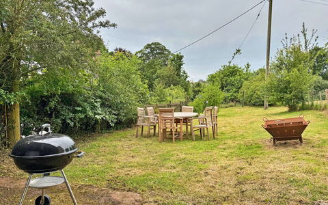 Coachmans Cottage: Tree, Garden, Land Lot, Rural Area, Furniture, Lawn, Backyard, Outdoor Furniture, Chair