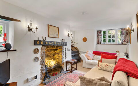 Filspholly: Wall, Furniture, House, Home, Wood, Living Room, Hearth, Couch