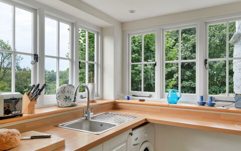 Filspholly: Wood, Interior Design, Flooring, Plumbing Fixture, Countertop, Home, Floor, Furniture, Kitchen, Tap