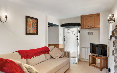 Filspholly: Furniture, Interior Design, Wall, Couch, Wood, Room, Living Room, Ceiling, Lighting, Home