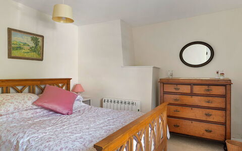 Filspholly: Furniture, Bed, Interior Design, Bedding, Bedroom, Wall, Bed Sheet, Floor, Flooring, Room