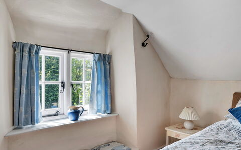 Filspholly: Wood, Furniture, Bedroom, Interior Design, Home, Floor, Bed, Room, Bedding, Linens