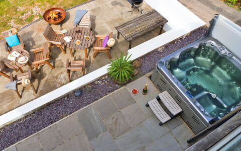 Thorndale: Flowerpot, Garden, Outdoor Furniture, Backyard, Courtyard, Houseplant, Water Feature, Yard, Landscaping