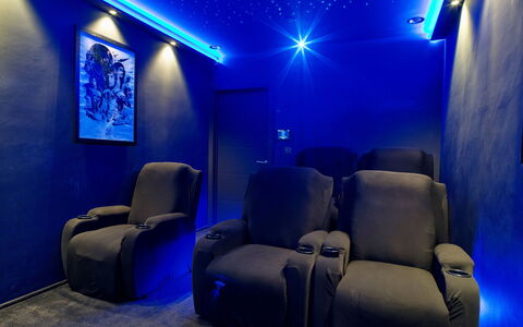 Thorndale: Interior Design, Ceiling, Lighting, Furniture, Room, Living Room, Couch, Television, Curtain