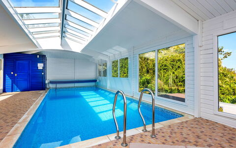 Cliff Lodge: Swimming Pool, Ceiling, Resort, Flooring, Composite Material, Floor, Eco Hotel, Leisure, Hotel, Design
