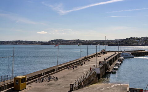 Harbour View: Water, Body Of Water, Water Resources, Waterway, Coastal And Oceanic Landforms, Channel, Sea, Dock, Coast, Lake