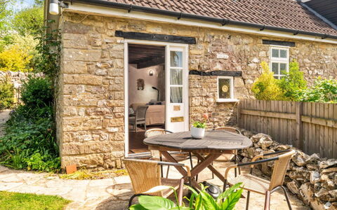 Lea Hill, Woodpecker: House, Cottage, Shrub, Door, Home, Roof, Flowerpot, Garden, Backyard