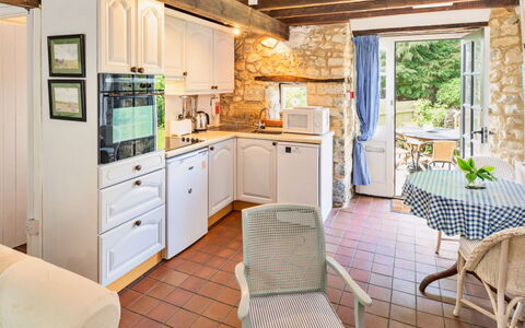 Lea Hill, Woodpecker: Furniture, Interior Design, Chair, Table, Kitchen & Dining Room Table, Houseplant, Kitchen, Cabinetry, Countertop, Kitchen Appliance