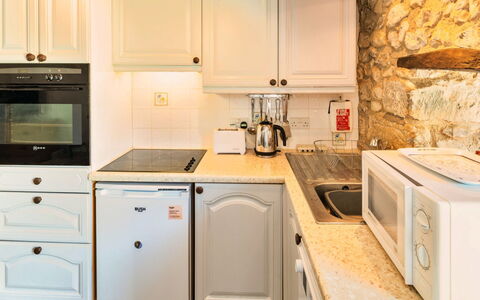 Lea Hill, Woodpecker: Kitchen Appliance, Kitchen, Countertop, Cabinetry, Major Appliance, Furniture, Interior Design, Sink, Flooring, Home Appliance
