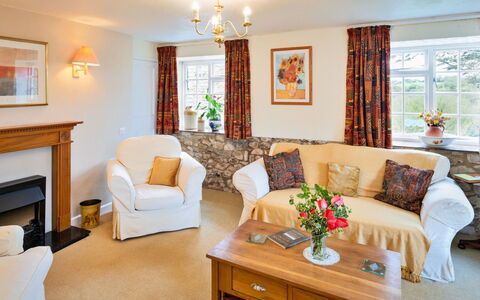 Lea Hill, Nuthatch: Furniture, Interior Design, Couch, Wood, Ceiling, Room, Lighting, Living Room, Flooring, Floor