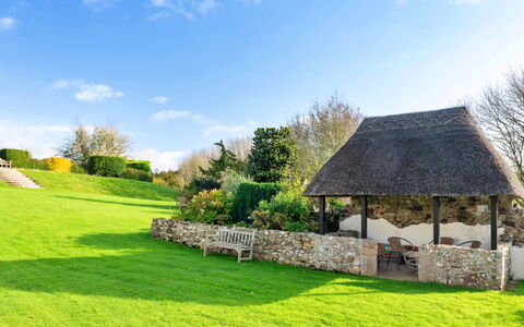 Lea Hill, Nuthatch: Grass, Thatching, Shrub, Garden, Grassland, Land Lot, Groundcover, Lawn, Cottage